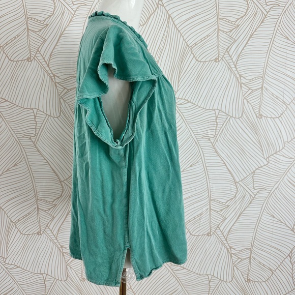 Green Ruffled Button-Up Top - Picture 4 of 5